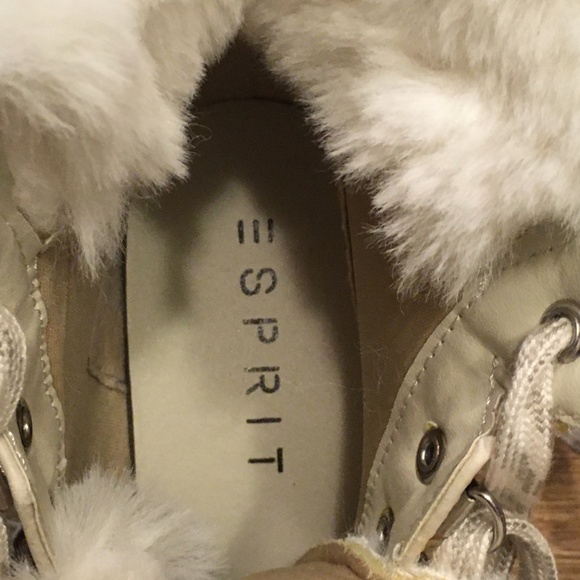ESPRIT ankle boots, off-white exterior with white fur, size 6. - Picture 7 of 8
